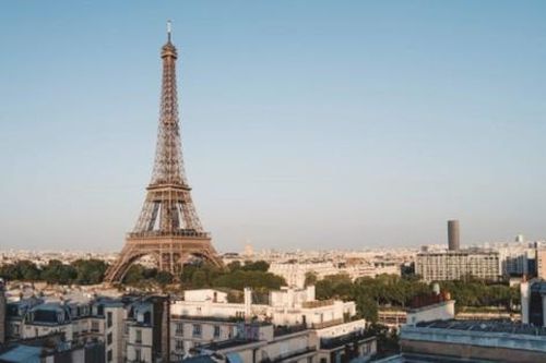 Tháp Eiffel buộc phải đóng cửa do các cuộc biểu tình