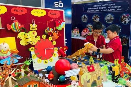 Phường Láng hướng tới 'Thầy cô số - Học sinh số - Lớp học số và Gia đình học tập số'