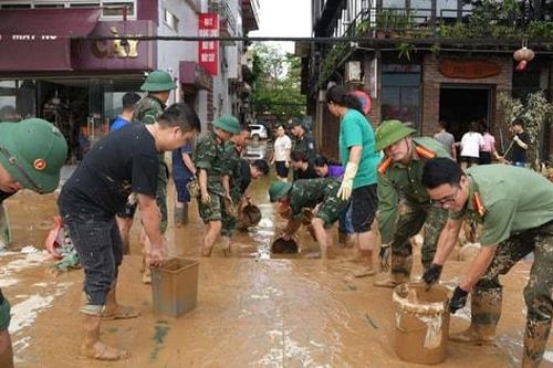 Công an Cao Bằng sát cánh cùng nhân dân khắc phục hậu quả bão lũ