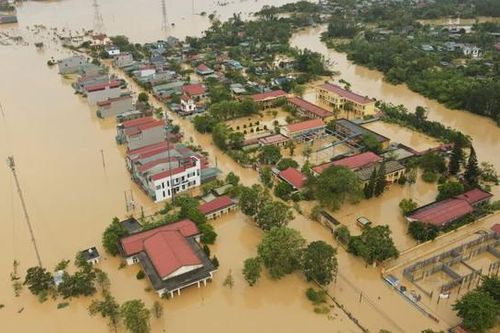 Hỗ trợ người dân vùng thiên tai vượt qua khó khăn với tinh thần 'ai có gì giúp nấy'