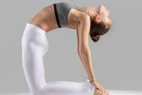 10 tư thế yoga cần tránh khi bị huyết áp cao
