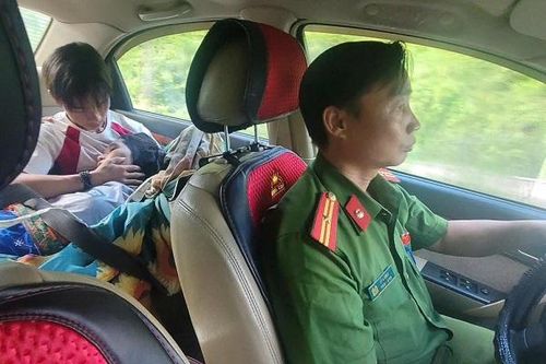 Công an Tuyên Quang kịp thời đưa sản phụ đi sinh an toàn trong mưa lũ