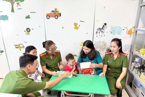 Hoạt động nghĩa tình của cán bộ, chiến sỹ Trại tạm giam số 2