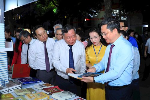 Khai mạc Hội sách Hà Nội 2025 tại phố đi bộ Hồ Gươm
