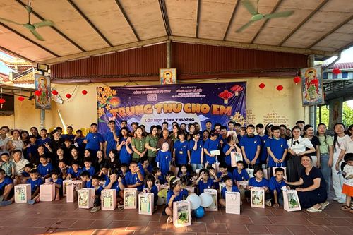 Mang Trung thu ấm áp đến với trẻ em có hoàn cảnh khó khăn