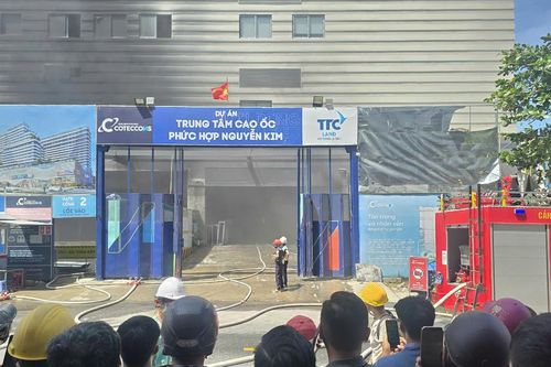 Đà Nẵng: Cháy lớn tại một trung tâm cao ốc phức hợp