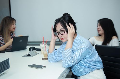 6 cách để tránh thị phi chốn công sở