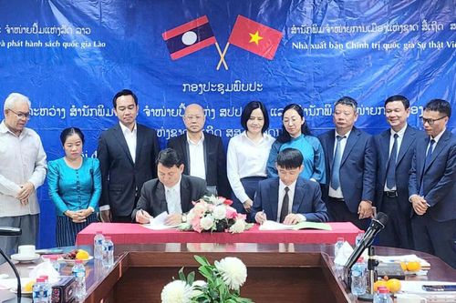 Đoàn đại biểu NXB Chính trị quốc gia Sự thật thăm và làm việc tại Lào
