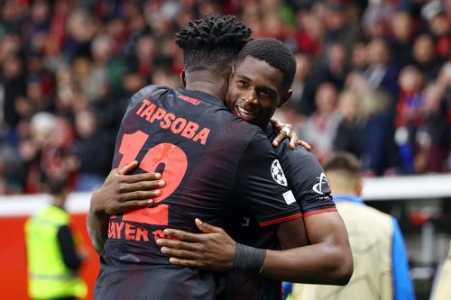 Leverkusen bay cao sau khi sa thải Ten Hag