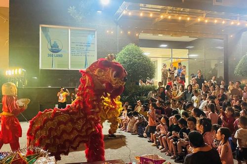 Rộn ràng mùa trung thu trong các lớp học và khu dân cư