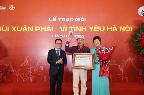 Nhạc sĩ Trần Tiến được 'Giải thưởng Bùi Xuân Phái - Vì tình yêu Hà Nội'