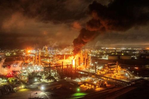 Nổ lớn tại nhà máy lọc dầu Chevron gần Los Angeles