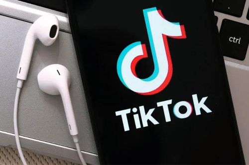 TikTok bị cáo buộc đề xuất nội dung khiêu dâm cho trẻ 13 tuổi