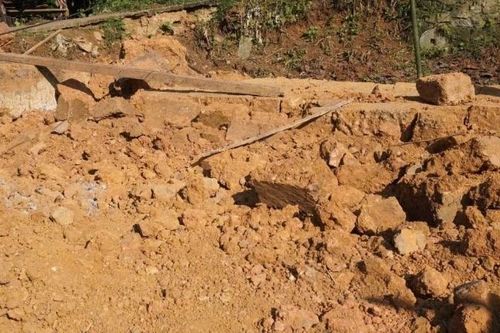 Lào Cai: Sập tường khi tháo dỡ nhà khiến 3 người thương vong