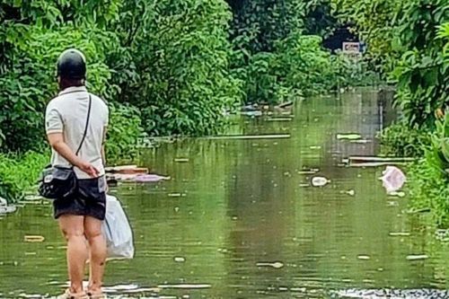 Hà Nội: Người dân Miêu Nha vật lộn vì nước vẫn ngập sâu