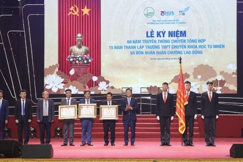 Đầu tư nguồn lực để Trường trung học phổ thông chuyên Khoa học Tự nhiên phát triển xứng tầm