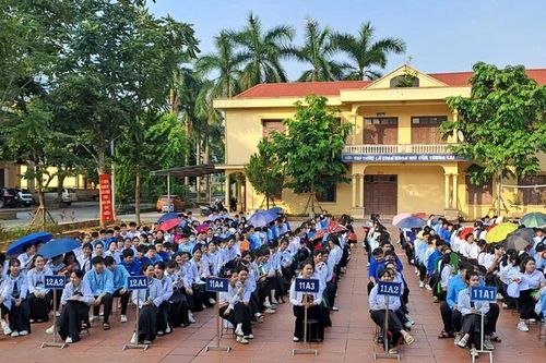 Hỗ trợ học sinh Trường Phổ thông dân tộc nội trú Hà Nội 15 kg gạo mỗi tháng