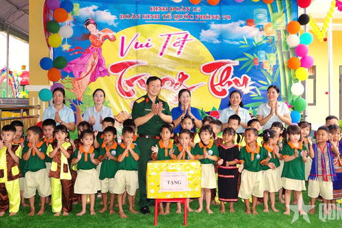 Các Đoàn Kinh tế-Quốc phòng 78 và 72 (Binh đoàn 15) vui Tết Trung thu cùng các cháu thiếu nhi