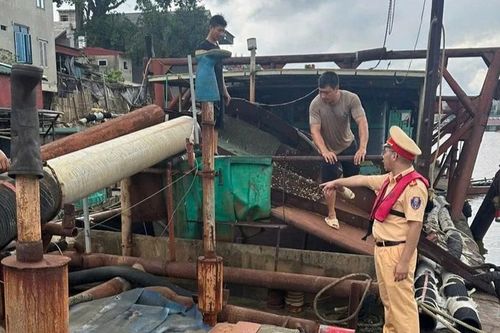 Cảnh sát xử phạt nhiều chủ bến thủy nội địa ở Bắc Ninh