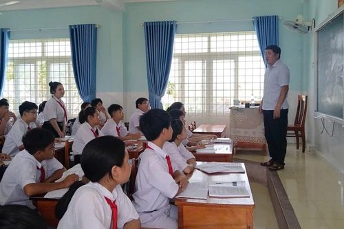 Hai mươi năm gieo chữ, vun ước mơ cho học trò nghèo