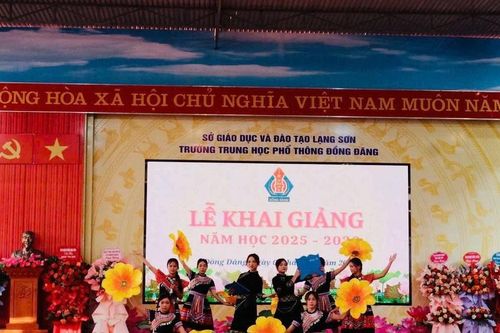Để trò thêm yêu và trân trọng văn hóa, ngôn ngữ dân tộc mình