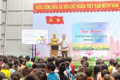 Người thầy 'xóa sổ' điểm trường lẻ ở rừng sâu Ngọc Linh