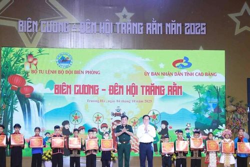 Mang Trung thu đến học sinh vùng cao, biên giới
