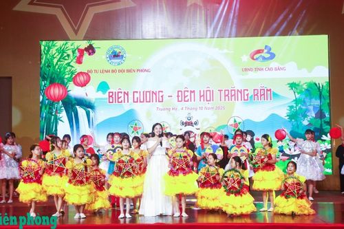 Tổng duyệt Chương trình 'Biên cương-Đêm hội trăng rằm' năm 2025 tại tỉnh Cao Bằng