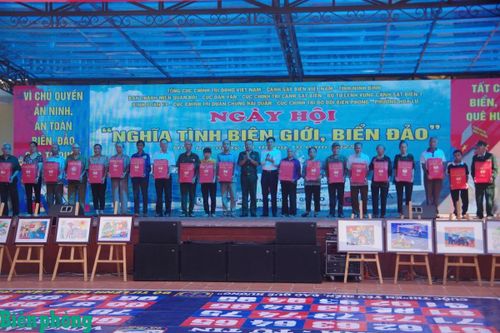 Thiết thực, ý nghĩa Ngày hội 'Nghĩa tình biên giới, biển đảo' năm 2025 và tri ân tại Ninh Bình