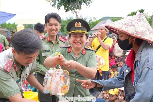 Trung thu đến với thiếu nhi thôn, buôn vùng sâu Đắk Lắk