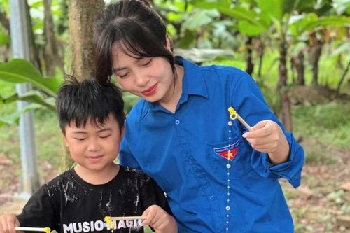 Mang Trung thu đến với trẻ ngoại thành Hà Nội
