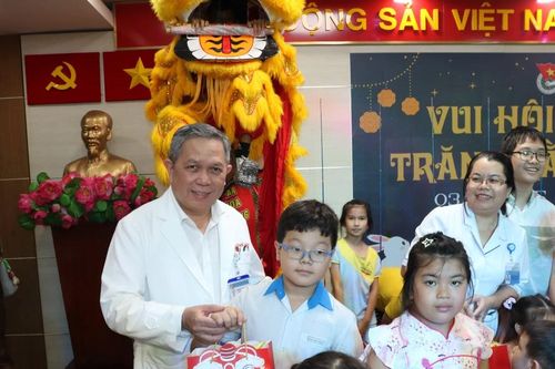 Rộn ràng Tết trung thu yêu thương cho bệnh nhi tại TPHCM