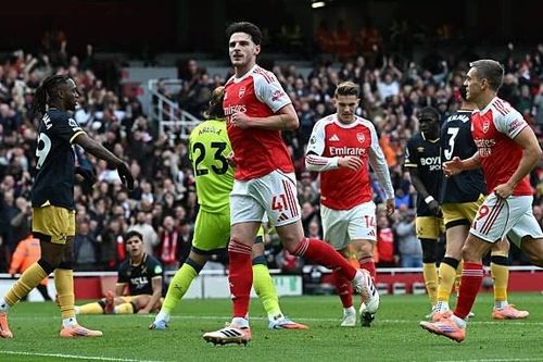 Đánh bại West Ham, Arsenal tạm chiếm ngôi đầu giải Ngoại hạng
