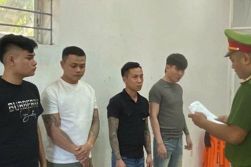 Mâu thuẫn khi mời bia, dùng kiếm tấn công bạn nhậu