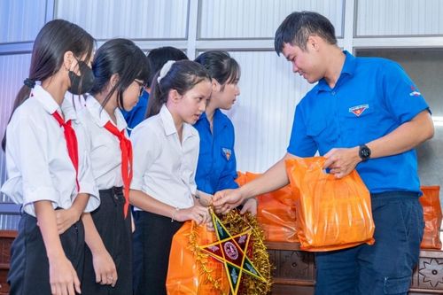 Tuổi trẻ PVPGB: Thắp sáng niềm vui Trung thu cho trẻ em nghèo tại Cần Thơ