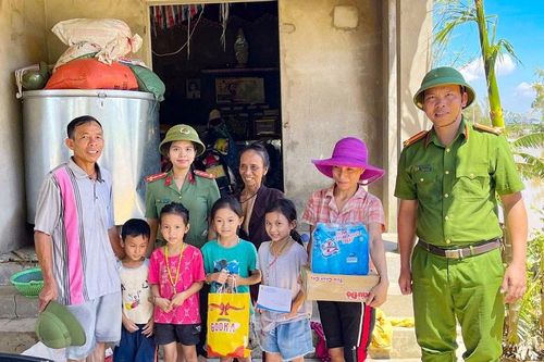Trung thu ấm tình sẻ chia