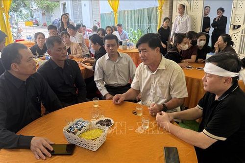 Thăm hỏi, chia buồn gia đình Chủ tịch UBND xã tử vong khi làm nhiệm vụ chống mưa lũ