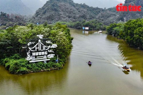 Tập huấn lái đò Chùa Hương: Đặt an toàn du khách lên hàng đầu