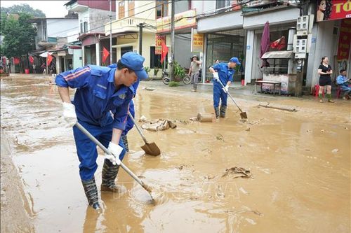 Bộ Xây dựng khẩn trương thống kê thiệt hại bão số 10 và mưa lũ sau bão