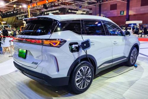 SUV PHEV công suất 279 mã lực, giá hơn 800 triệu, so kè cùng Mazda CX-5, Honda CR-V