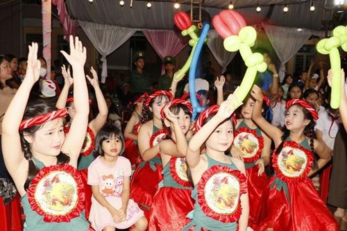 Ấm áp 'Biên cương - Đêm hội trăng rằm' tại Đồng Nai