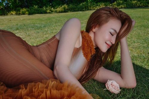 Nhan sắc quyến rũ của 'ngọc nữ màn ảnh' hot nhất Vbiz, U40 mà body cỡ này!