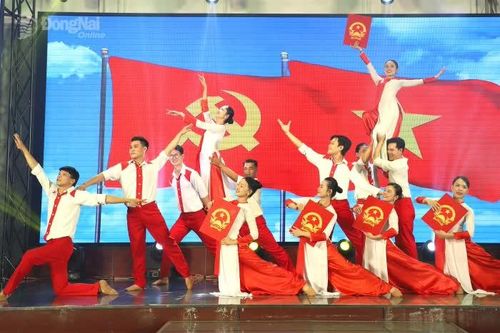 Tôn vinh nghệ thuật và tri ân Tổ nghiệp