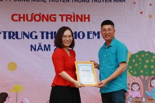 Ấm áp chương trình 'Trung thu cho em' tại Thọ Sơn