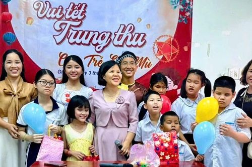Gia Lai: Trao tặng 60 suất quà Trung thu cho trẻ em khiếm thị
