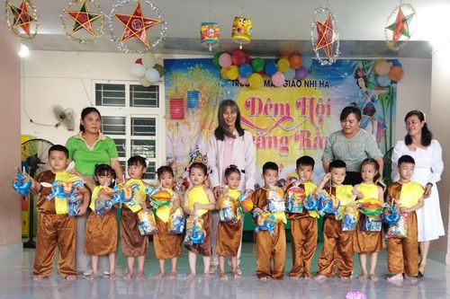 Chương trình Thắp sáng ước mơ của Báo và Phát thanh, Truyền hình Khánh Hòa: Trao 500 phần quà cho thiếu nhi xã Phước Hà