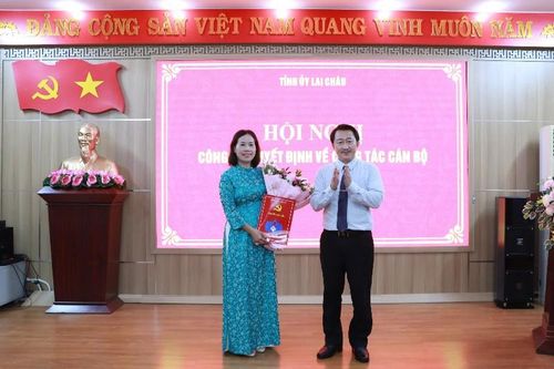 Công bố quyết định về công tác cán bộ