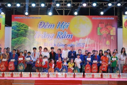 Sôi nổi 'Đêm hội Trăng rằm' tại xã Hữu Lũng