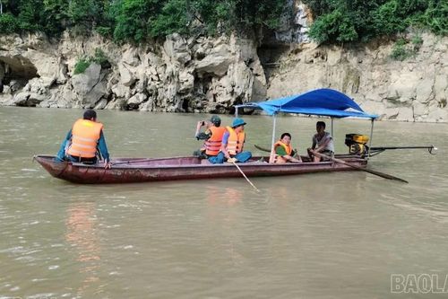 Tìm thấy thi thể nạn nhân bị lũ cuốn trôi khi bơi qua sông Chảy