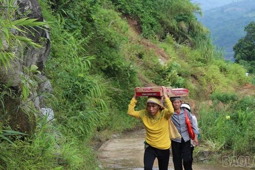 Kịp thời hỗ trợ bà con Gia Phú sau hoàn lưu bão số 10
